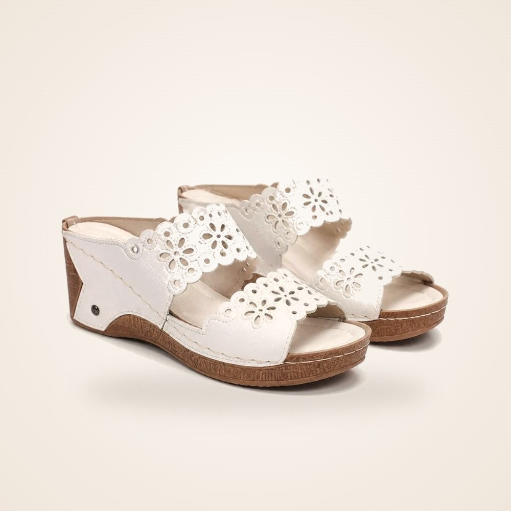 Lattice Wedge Slide in white
