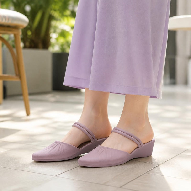 The Pointed Wedge Mule in Lilac